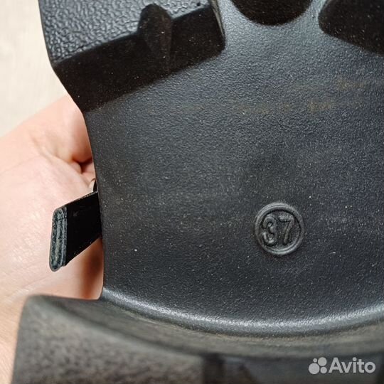 Лоферы с ремешком