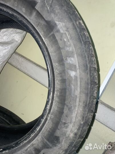 Bridgestone Blizzak DM-V1 215/65 R16