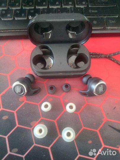 Беспроводные наушники jbl reflect flow pro