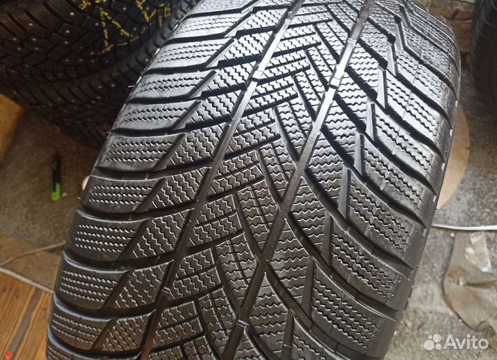 Bridgestone Blizzak LM-001 285/40 R21 113V