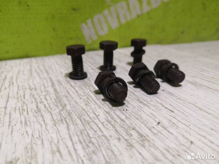 Болт маховика Шкода Фелиция