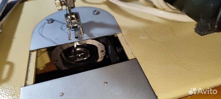 Швейная машинка Чайка