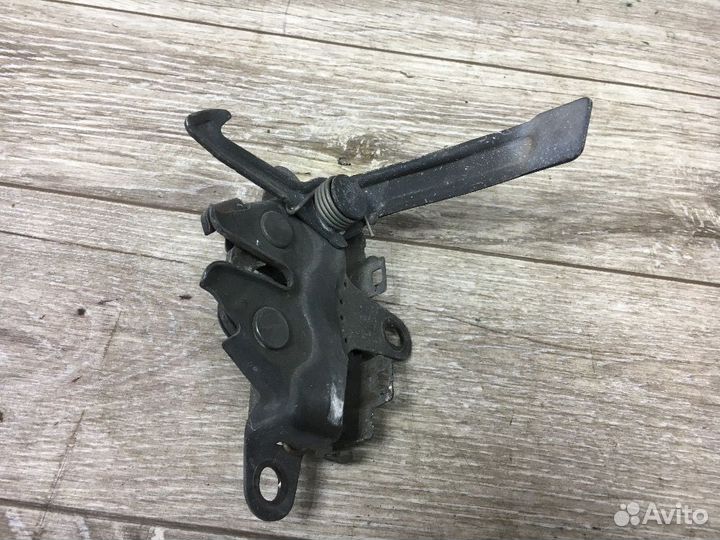 Замок капота Toyota Mark II X110 (2000—2007)