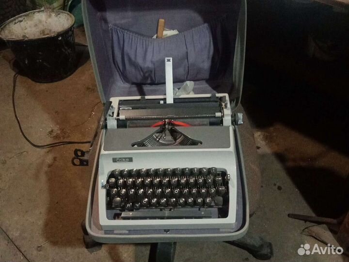 Печатная пишущая машинка