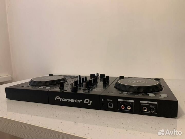 DJ-контроллер Pioneer DDJ-400