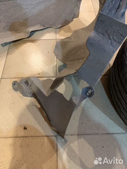 Подкрылок левый передний на Мерседес А180 (2013-20