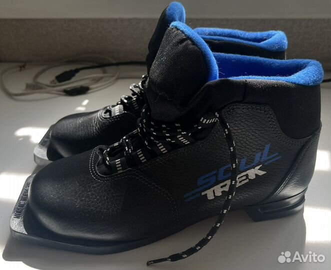 Горные лыжи и ботинки