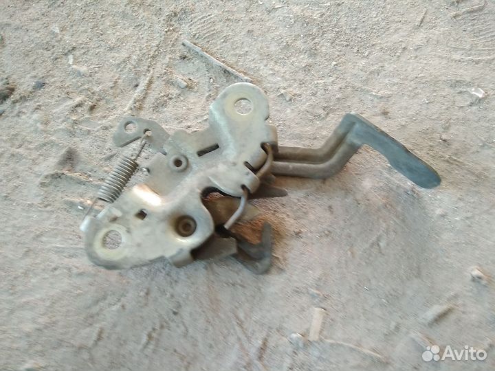 Peugeot 308 Замок капота