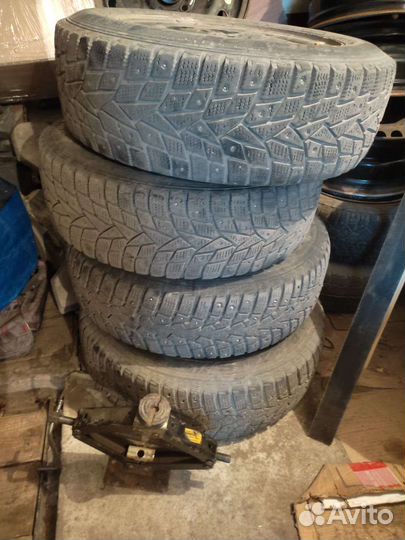 R14 Dunlop SP Winter Ice 02 175/60, PCD 5x100 DIA 54.1