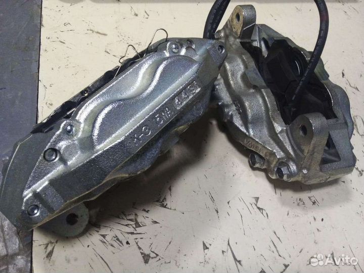 Суппорт тормозной передний Toyota Land Cruiser 200