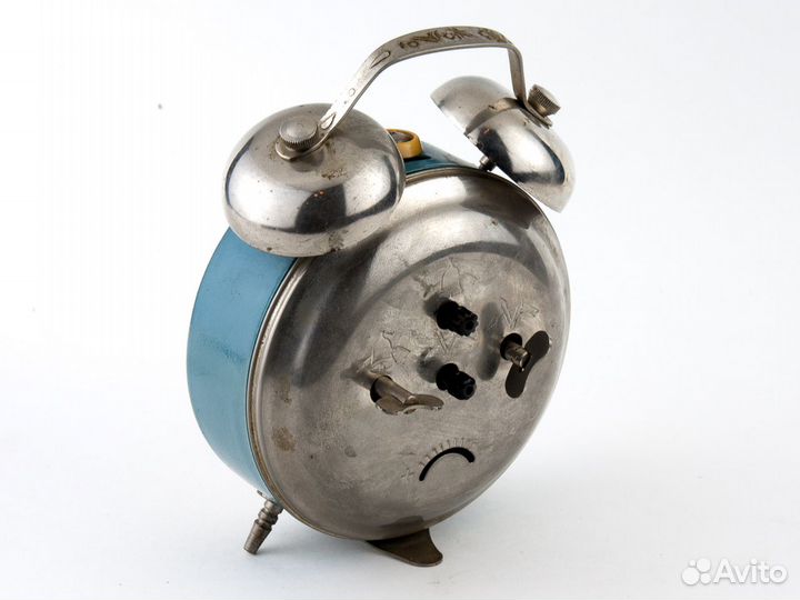 Часы Будильник СССР Янтарь на ножках колокольчики