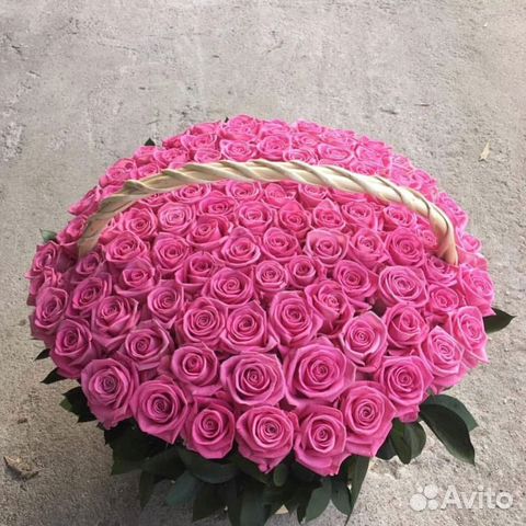 Букет из роз в корзине