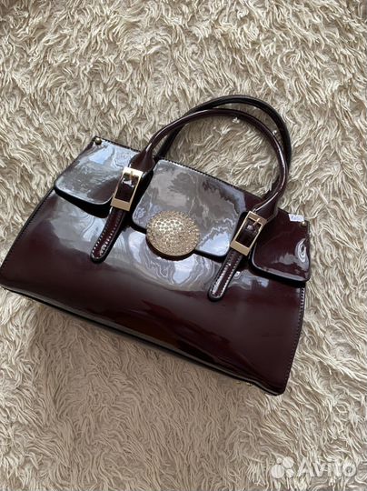 Лаковая сумка