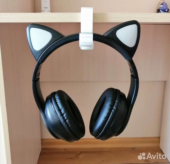 Крючок-держатель для наушников