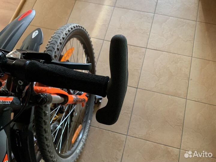 Правый рог на руль велосипеда меняю на левый