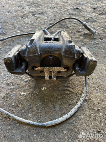 Бмв 1 f20 суппорт задний правый