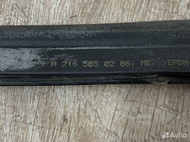 Уплотнитель радиатора Mercedes W221 S 221