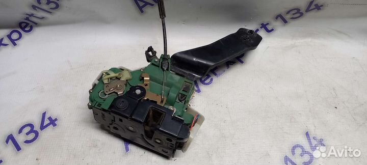 Замок задней левой двери Skoda Superb 1