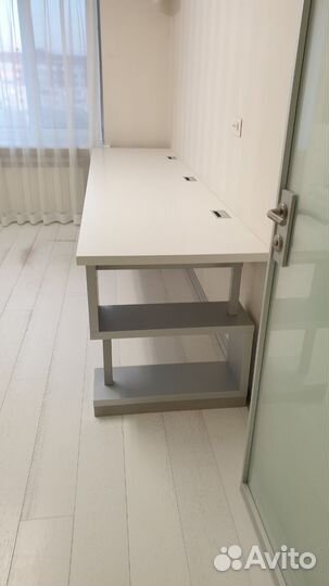 Рабочий стол трехметровый белый