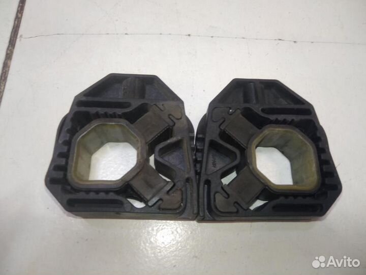 Кронштейн радиатора Volkswagen Scirocco 3 MK3 137