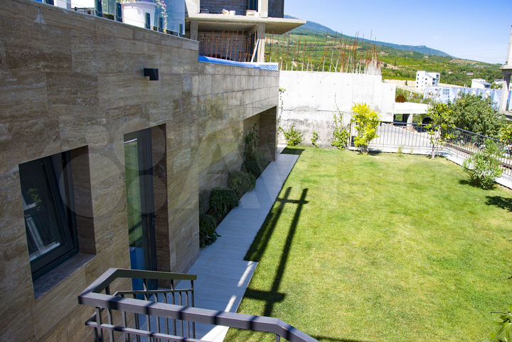 Коттедж 274 м² на участке 4 сот.