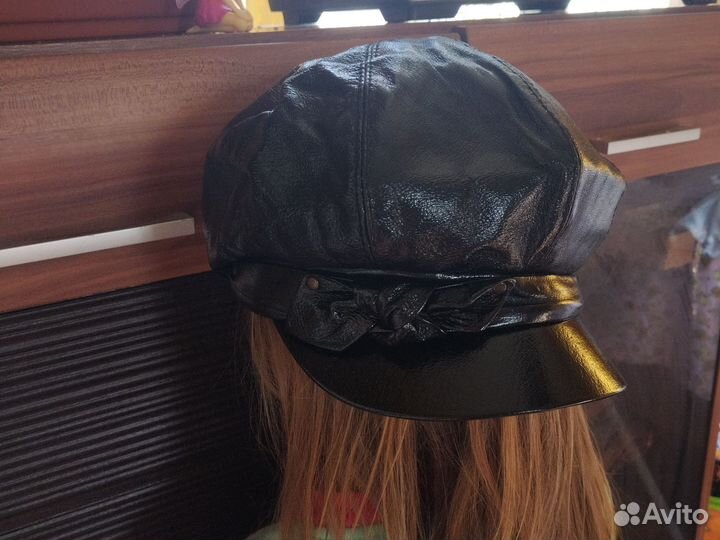 Кепка женская кожа лакированная. Новая