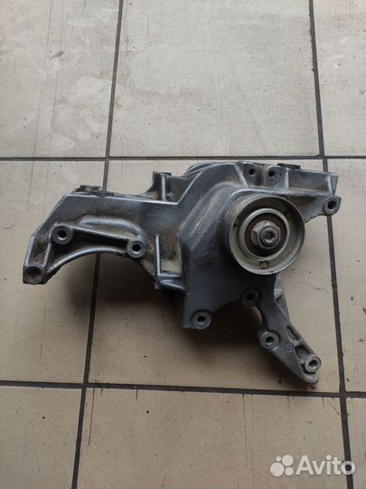 Кронштейн кондиционера Renault Laguna I