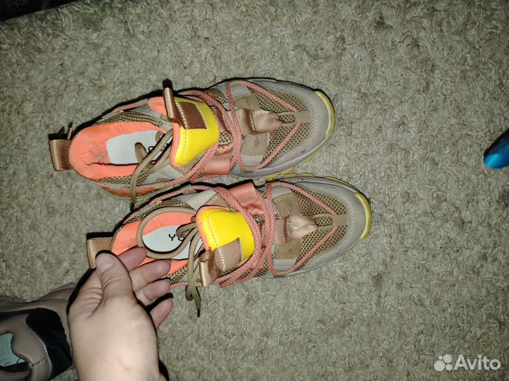 Кроссовки женские