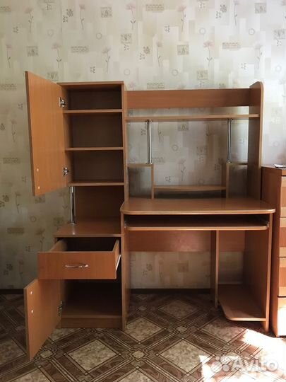 Компьютерный стол