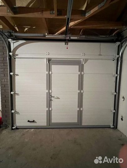 Секционные ворота