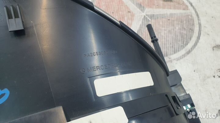 Приборная панель на Mercedes-Benz W203