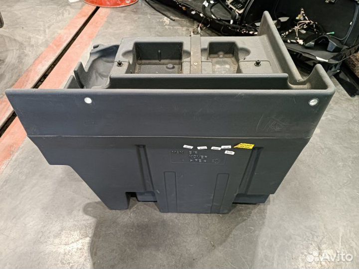 Ящик инструментальный правый Man Tgx