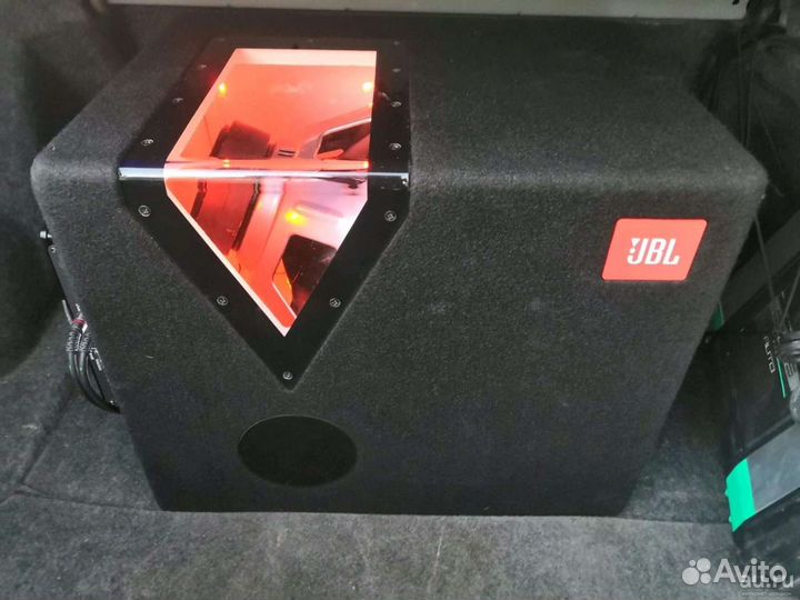 Сабвуфер JBL