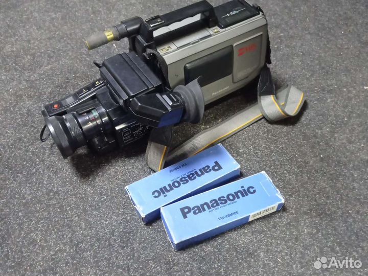 Видеомагнитофоны и 100 кассет