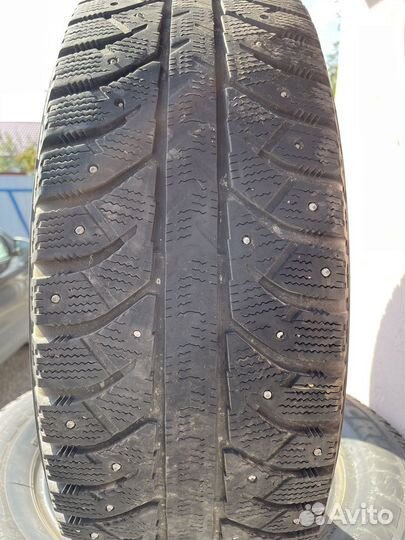 Bridgestone Ice Cruiser 7000 215/65 R16 98T