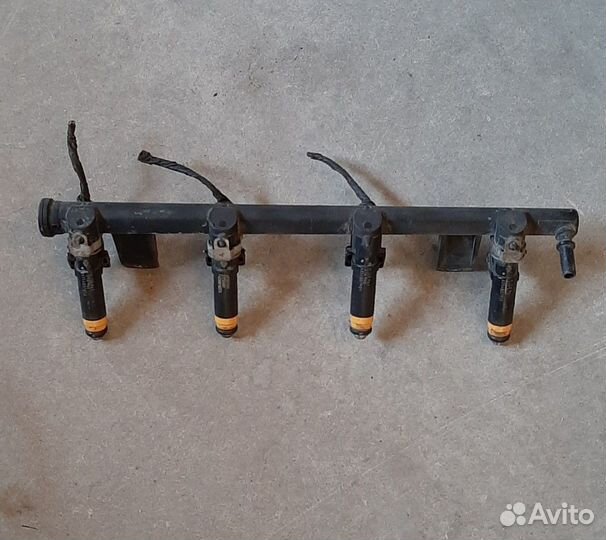 Renault Symbol топливная форсунка