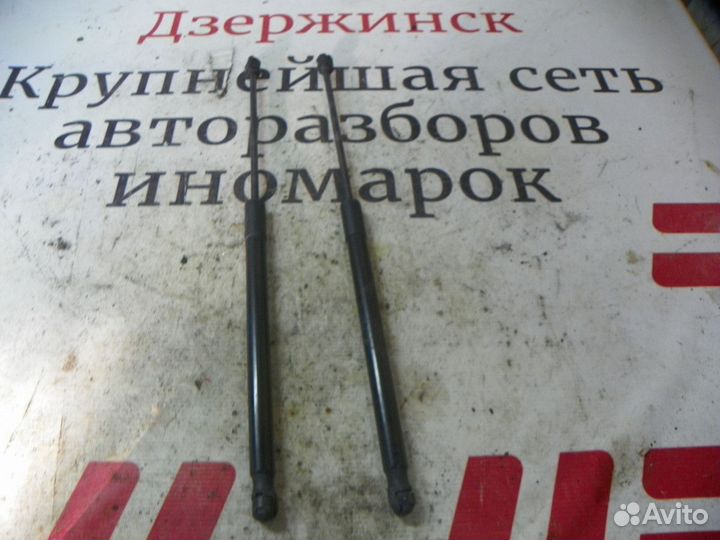 Амортизатор двери багажника Audi A1