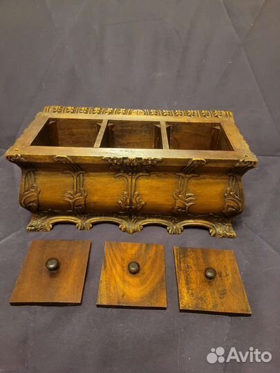 Старинный резной сундук