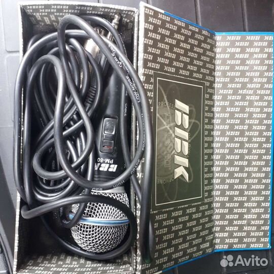 Универсальный динамический микрофон с караоке BBK