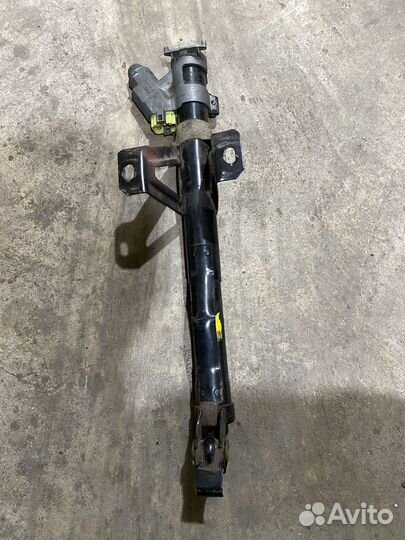 Рулевая колонка и рулевой кардачник Golf 2