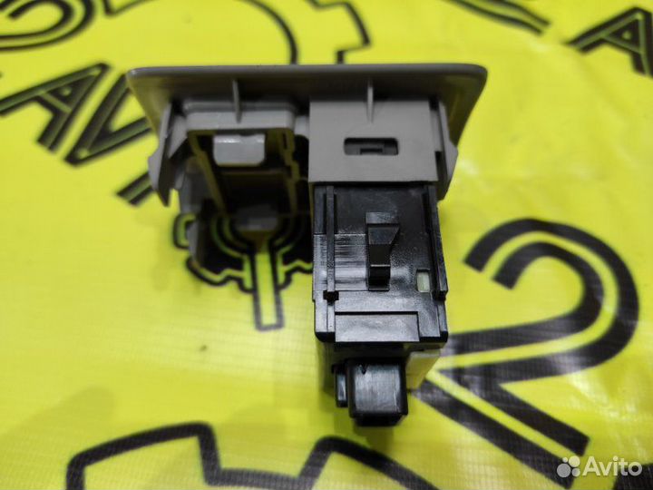 Кнопка подсветки приборной панели Toyota Camry