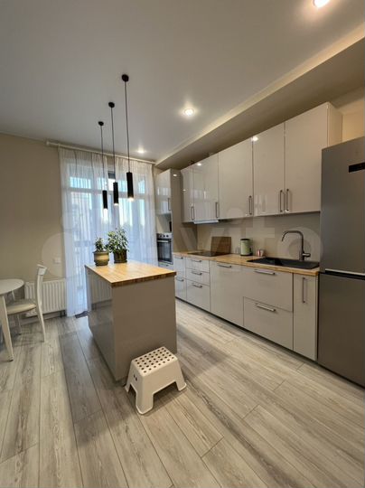 3-к. квартира, 100 м², 2/4 эт.