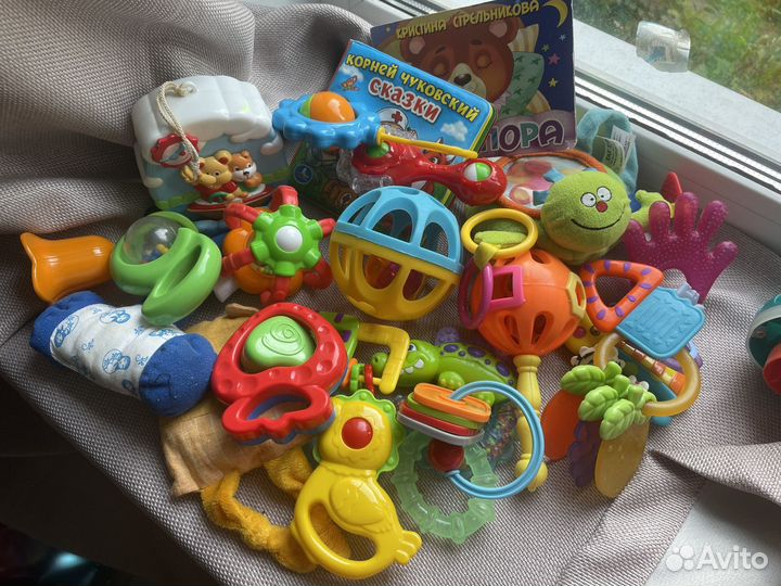 Развивающие игрушки для малышей пакетом
