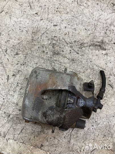 Суппорт тормозной передний правый Volkswagen Bora