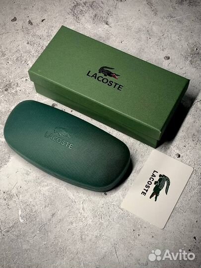 Солнцезащитные очки Lacoste классические