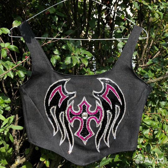 Ручная вышивка на одежде