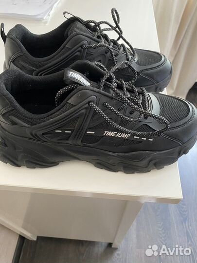 Кроссовки женские 40 размер