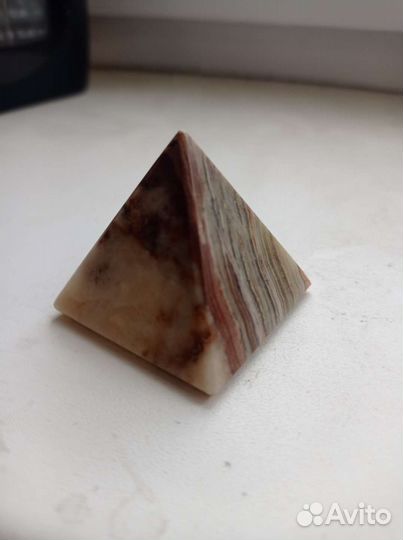Пирамидка нат. камень