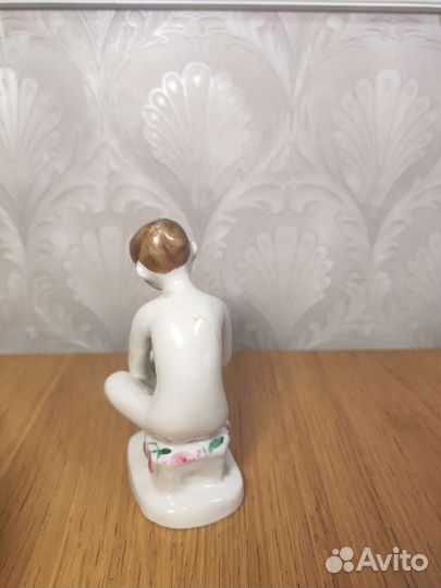 Статуэтка мальчик с полотенцем лфз скол