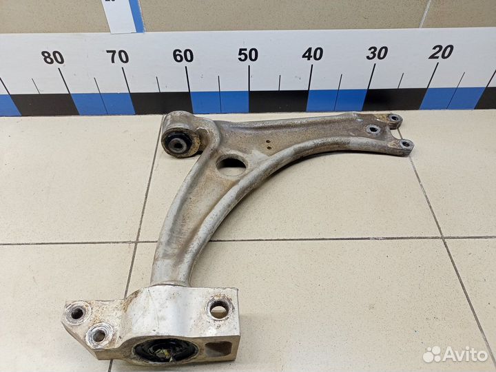 Рычаг передний нижний левый Tiguan 2011-2016